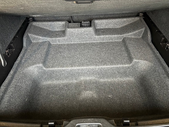 Volvo XC40 2 of 10