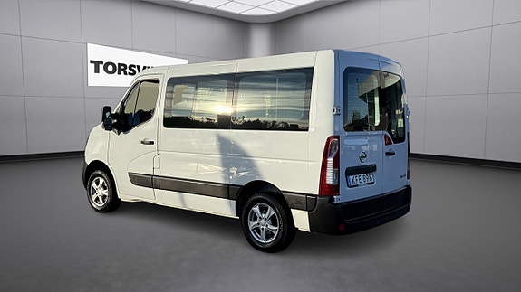 Nissan NV400 3 of 5