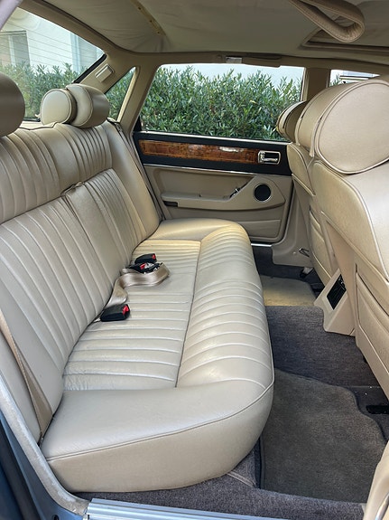 Jaguar XJ 9 of 15