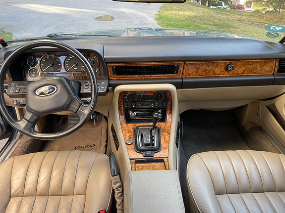 Jaguar XJ 7 of 15