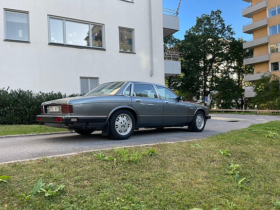 Jaguar XJ 5 of 15