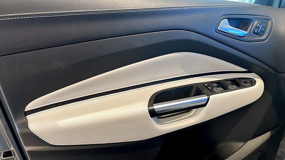 Ford Kuga 11 of 12