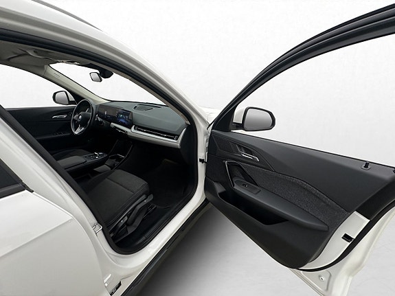 BMW iX1 18 of 30