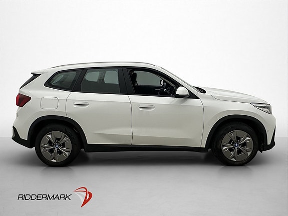 BMW iX1 7 of 30
