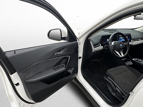 BMW iX1 10 of 30