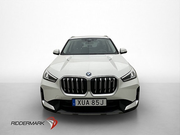 BMW iX1 2 of 5