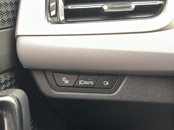 BMW iX1 26 of 30