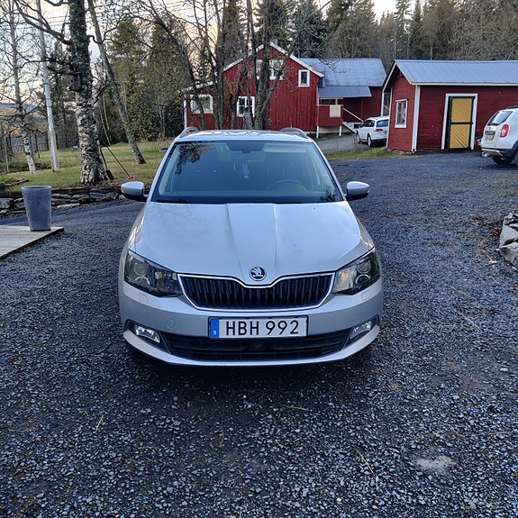 Skoda Fabia 2 of 5