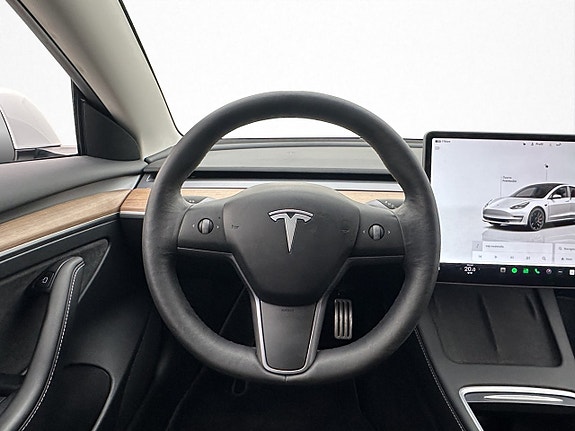 Tesla Model 3 11 of 30