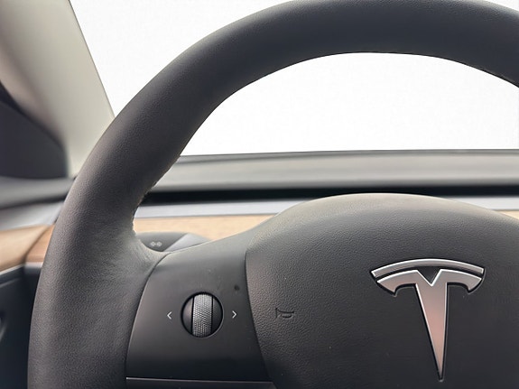 Tesla Model 3 18 of 30