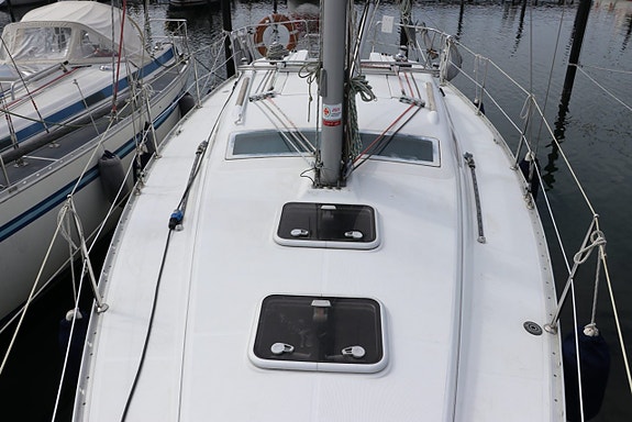 Beneteau Oceanis 323 4 of 5