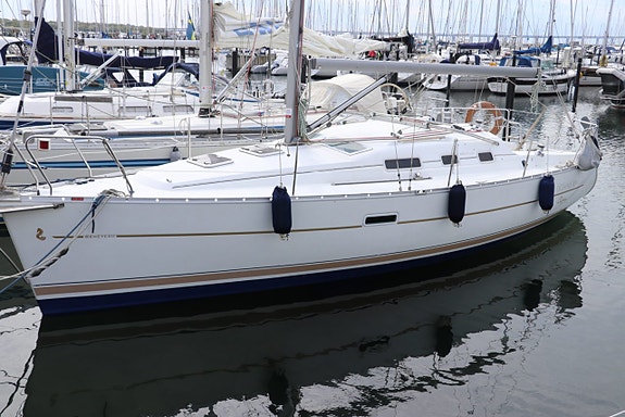 Beneteau Oceanis 323 — View photo 1
