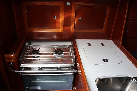 Beneteau Oceanis 323 15 of 24