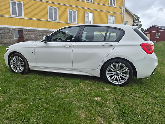 BMW 118d 3 of 5