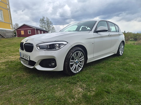 BMW 118d 2 of 5