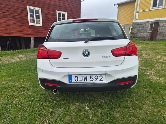 BMW 118d 4 of 5
