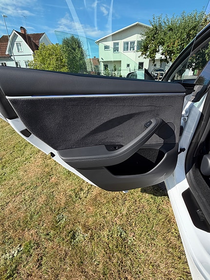 Tesla Model 3 16 of 20