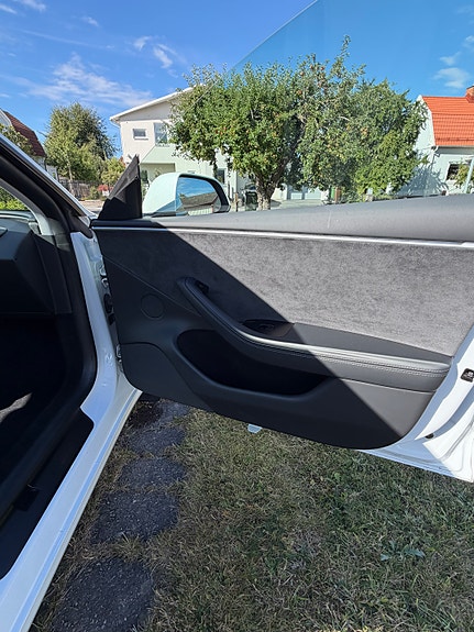 Tesla Model 3 10 of 20