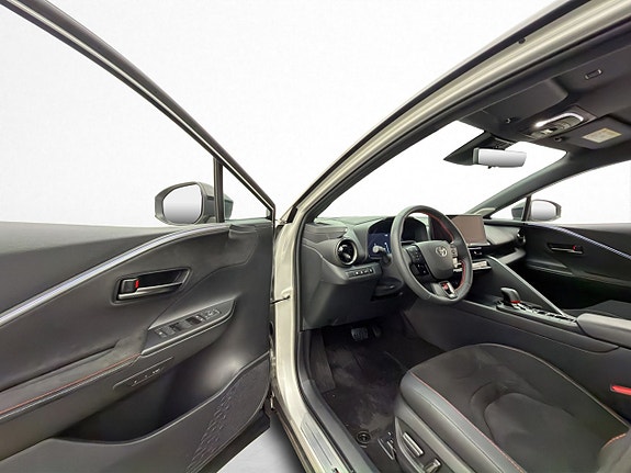 Toyota C-HR 10 of 30