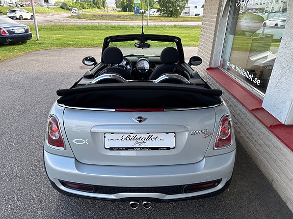 MINI Cooper 13 of 23