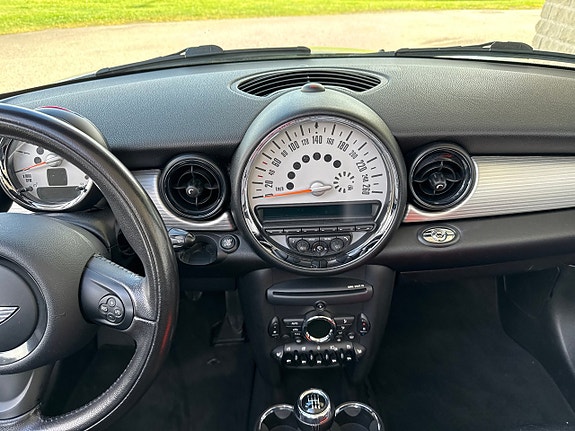 MINI Cooper 16 of 23