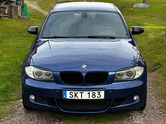 BMW 120i 2 of 5
