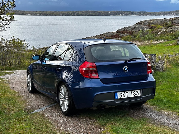BMW 120i 3 of 5