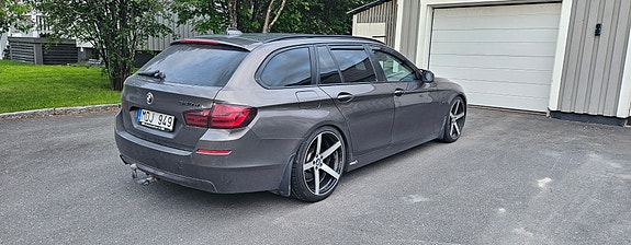 BMW 520d 2 of 5