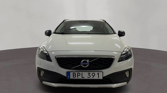 Volvo V40 Cross Country 3 of 5