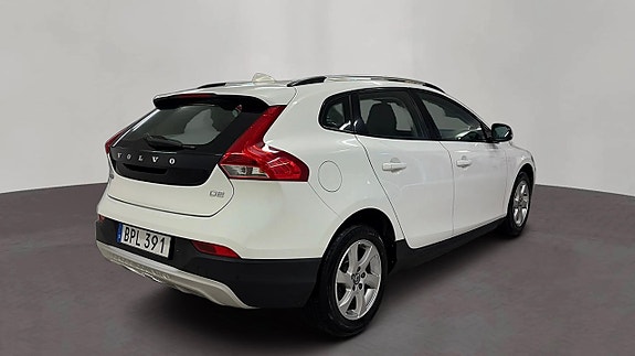 Volvo V40 Cross Country 6 of 17