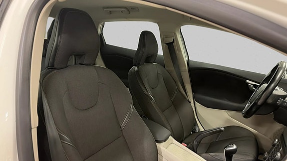 Volvo V40 Cross Country 17 of 17