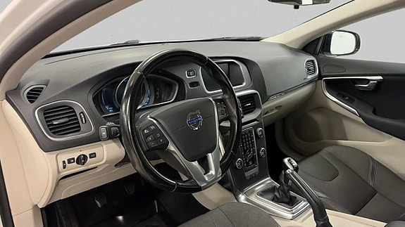 Volvo V40 Cross Country 13 of 17