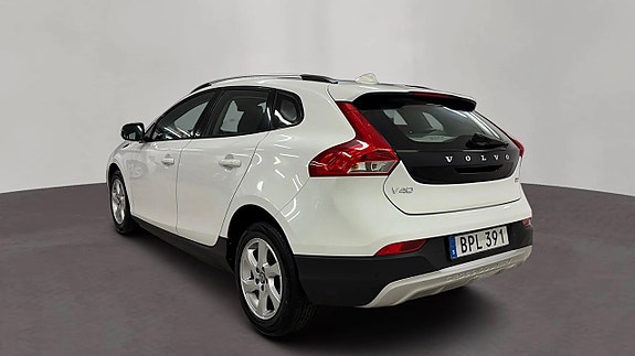 Volvo V40 Cross Country 9 of 17