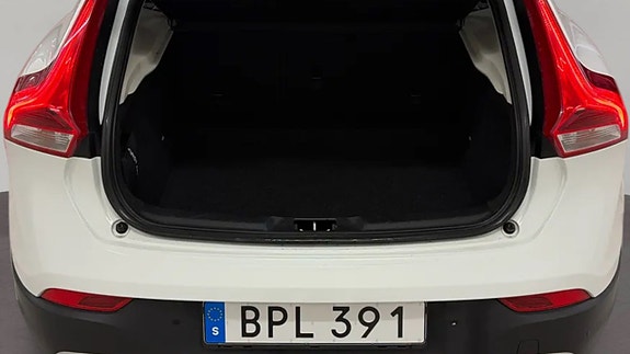 Volvo V40 Cross Country 8 of 17