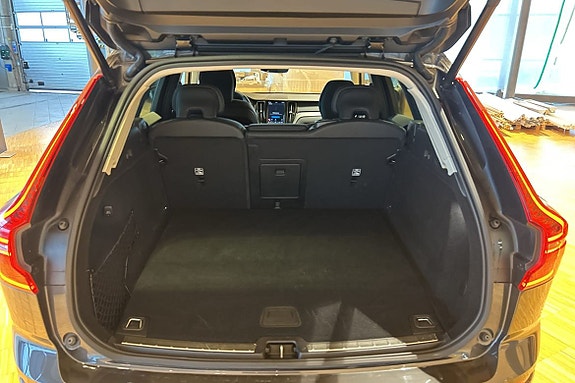 Volvo XC60 13 of 16