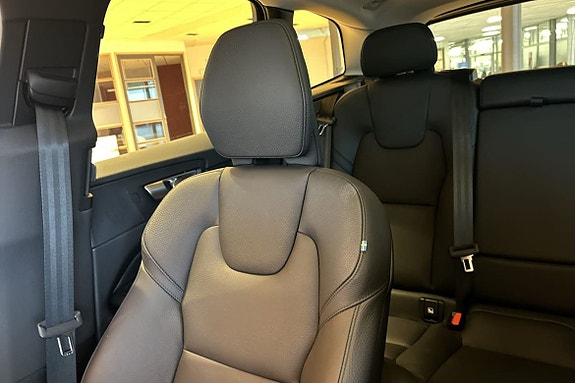 Volvo XC60 14 of 16