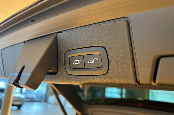 Volvo XC60 12 of 16