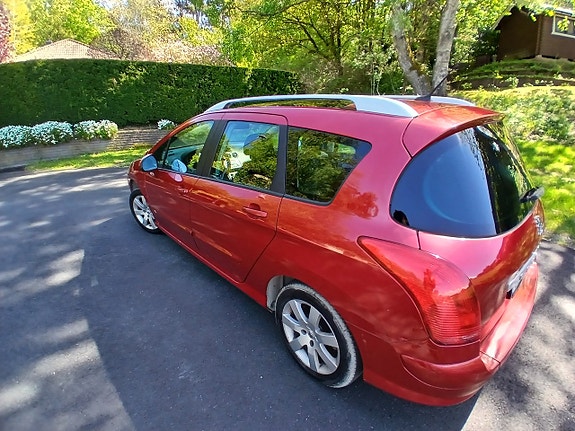 Peugeot 308 SW 4 of 5