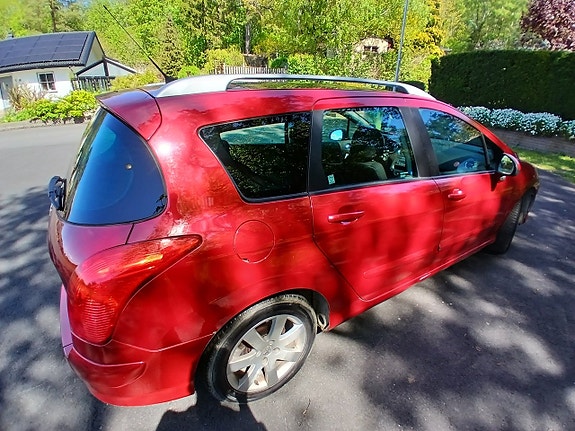 Peugeot 308 SW 3 of 5