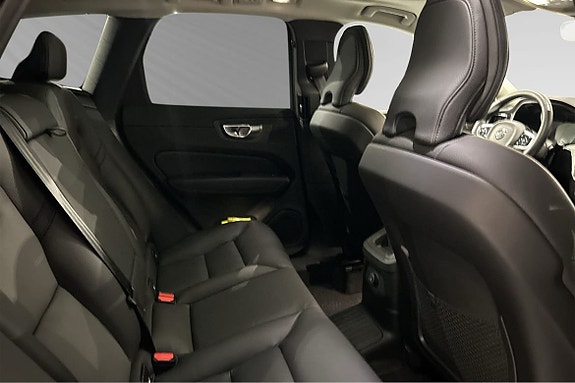 Volvo XC60 11 of 17