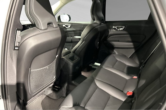 Volvo XC60 8 of 17