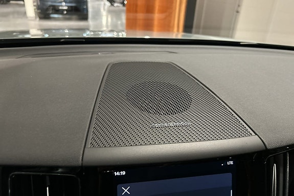 Volvo XC60 16 of 17