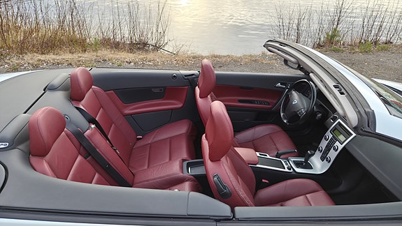 Volvo C70 2 of 5