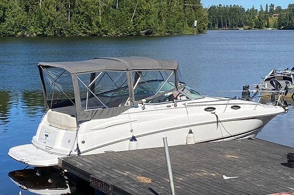 Chaparral 240 Signature 2003 – Välutrustad familjecruiser med trailer 2 of 5