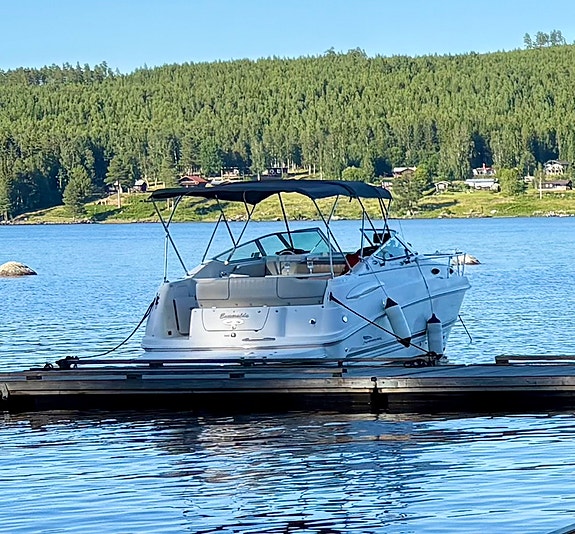 Chaparral 240 Signature 2003 – Välutrustad familjecruiser med trailer 4 of 5