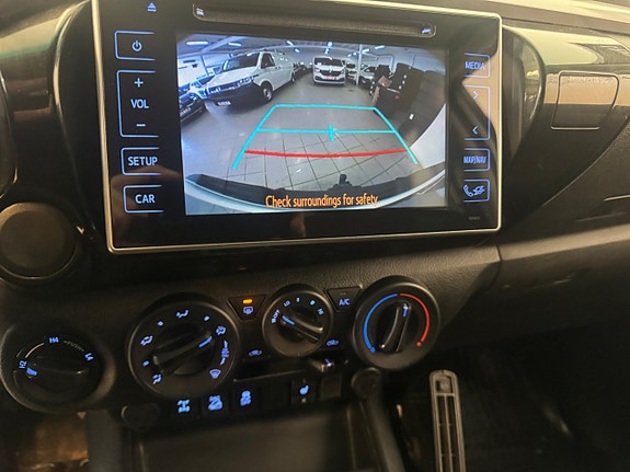 Toyota HiLux 10 of 15