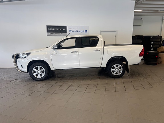 Toyota HiLux 2 of 5