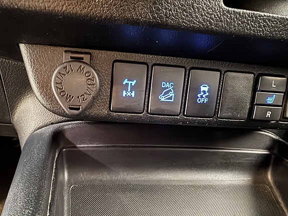 Toyota HiLux 13 of 15