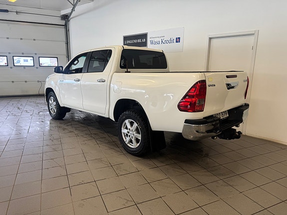 Toyota HiLux 4 of 5
