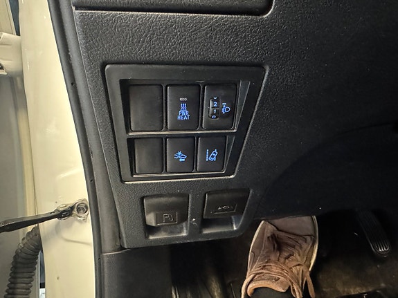 Toyota HiLux 11 of 15